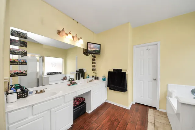 $285,000 | 931 North Sky Drive, Houston, TX 77073