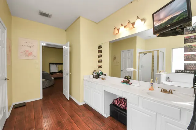 $285,000 | 931 North Sky Drive, Houston, TX 77073