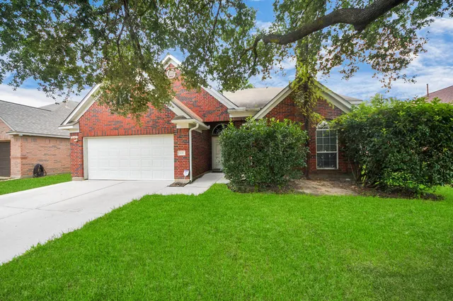 $285,000 | 931 North Sky Drive, Houston, TX 77073