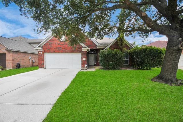 $285,000 | 931 North Sky Drive, Houston, TX 77073
