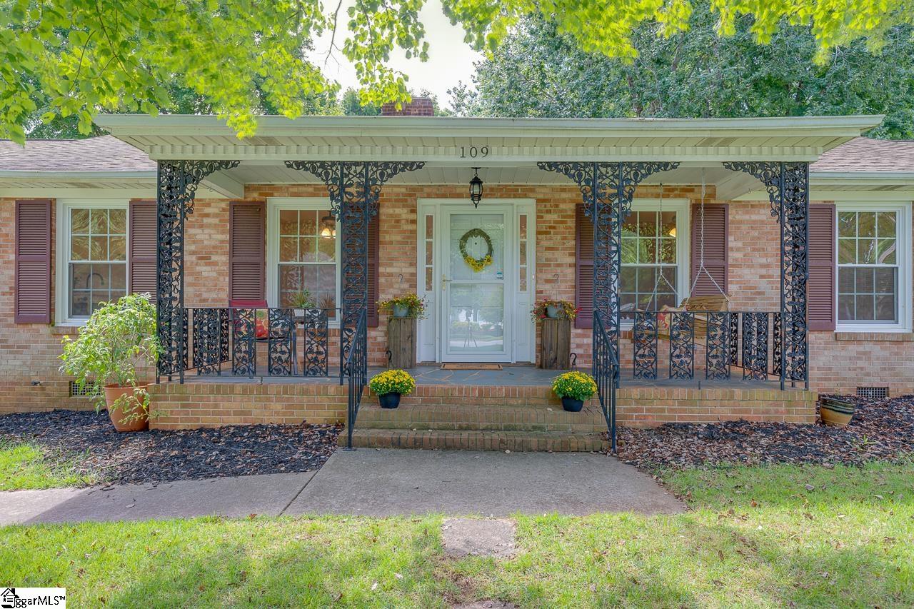 109 Covington Road Greenville, SC 29617 - Photo 3 of 30 Gallery Image 3