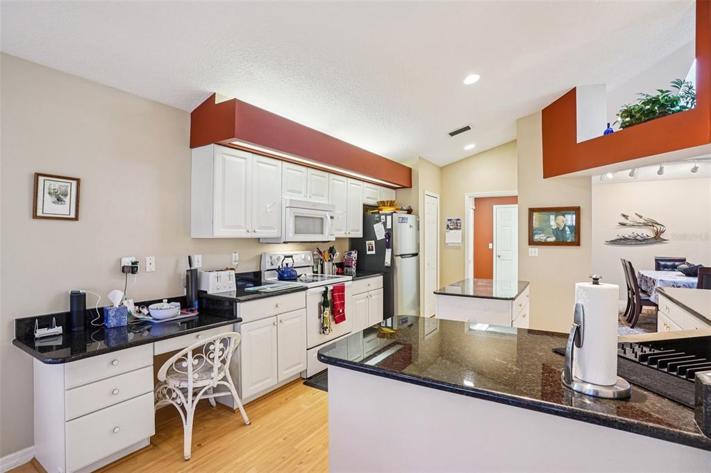 305 Juniper Way Tavares, FL 32778 - Photo 11 of 34