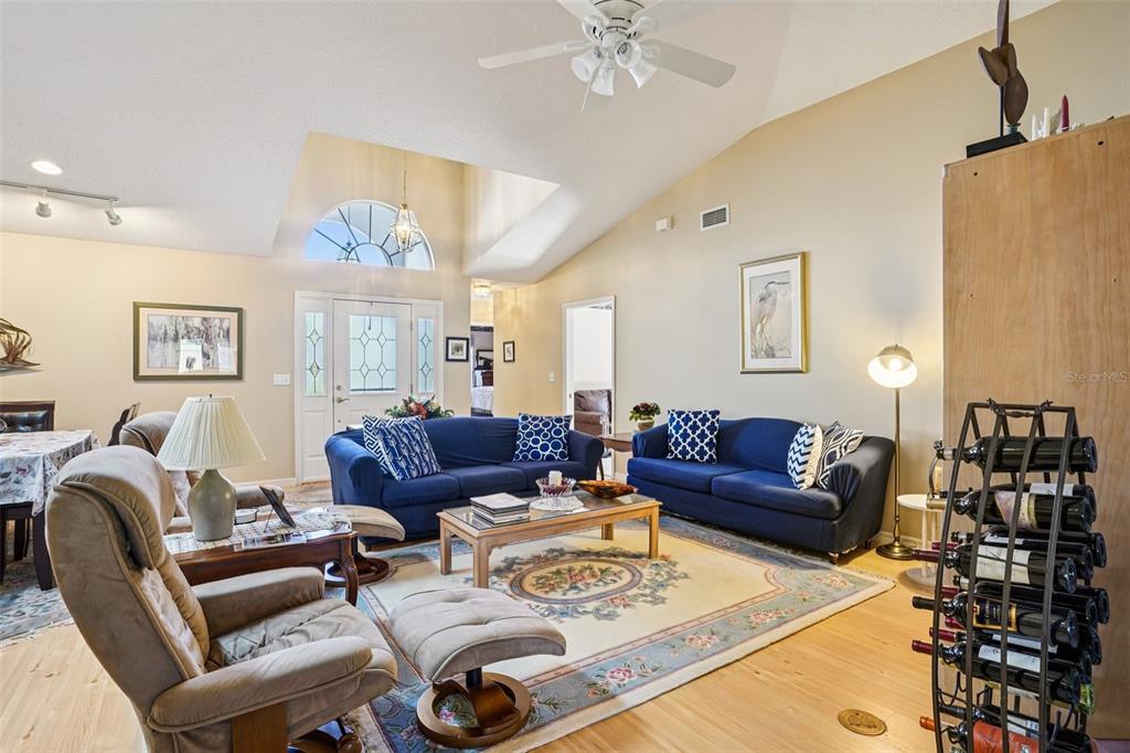 305 Juniper Way Tavares, FL 32778 - Photo 4 of 34