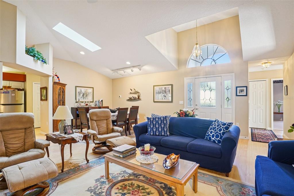 305 Juniper Way Tavares, FL 32778 - Photo 5 of 34