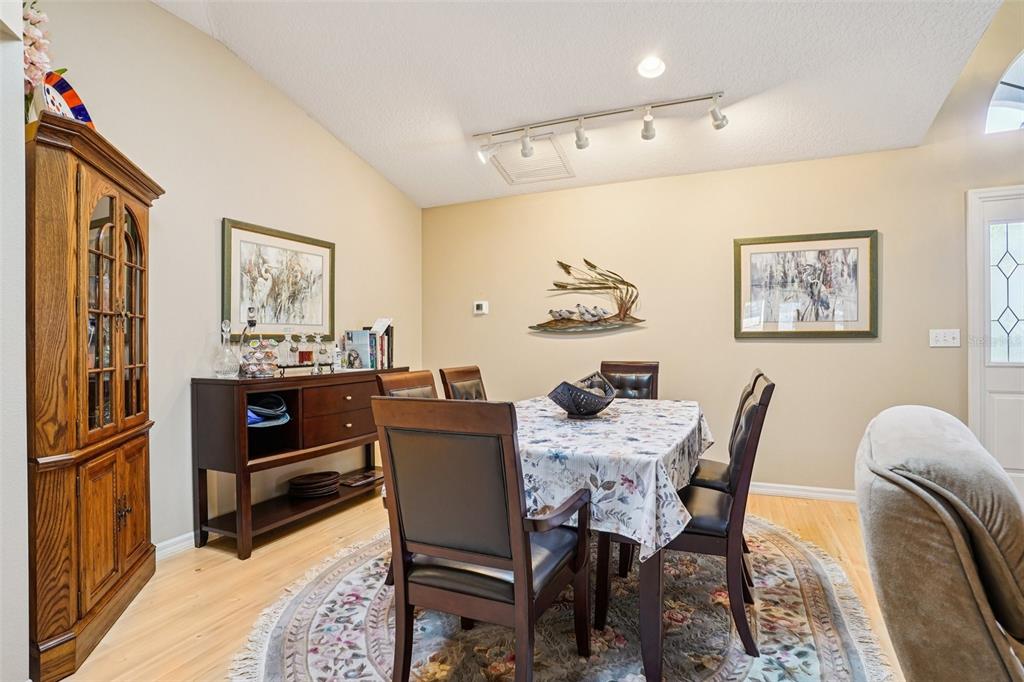 305 Juniper Way Tavares, FL 32778 - Photo 6 of 34