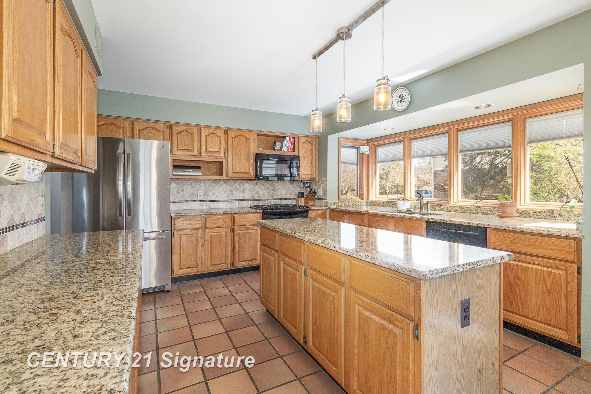 41273 Beacon Road Novi, MI 48375 - Photo 17 of 51