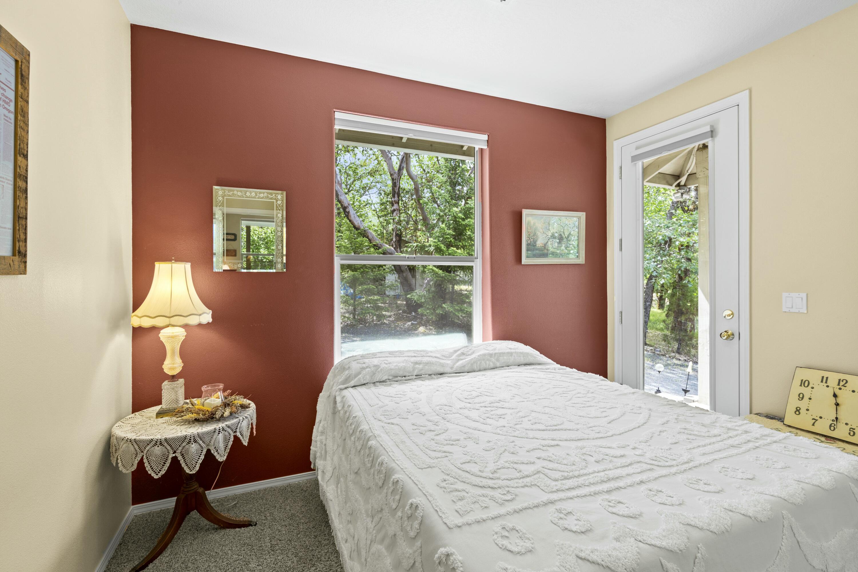 466 Three Pines Road Grants Pass, OR 97526 - Photo 19 of 41 Main Level Guest Bedroom