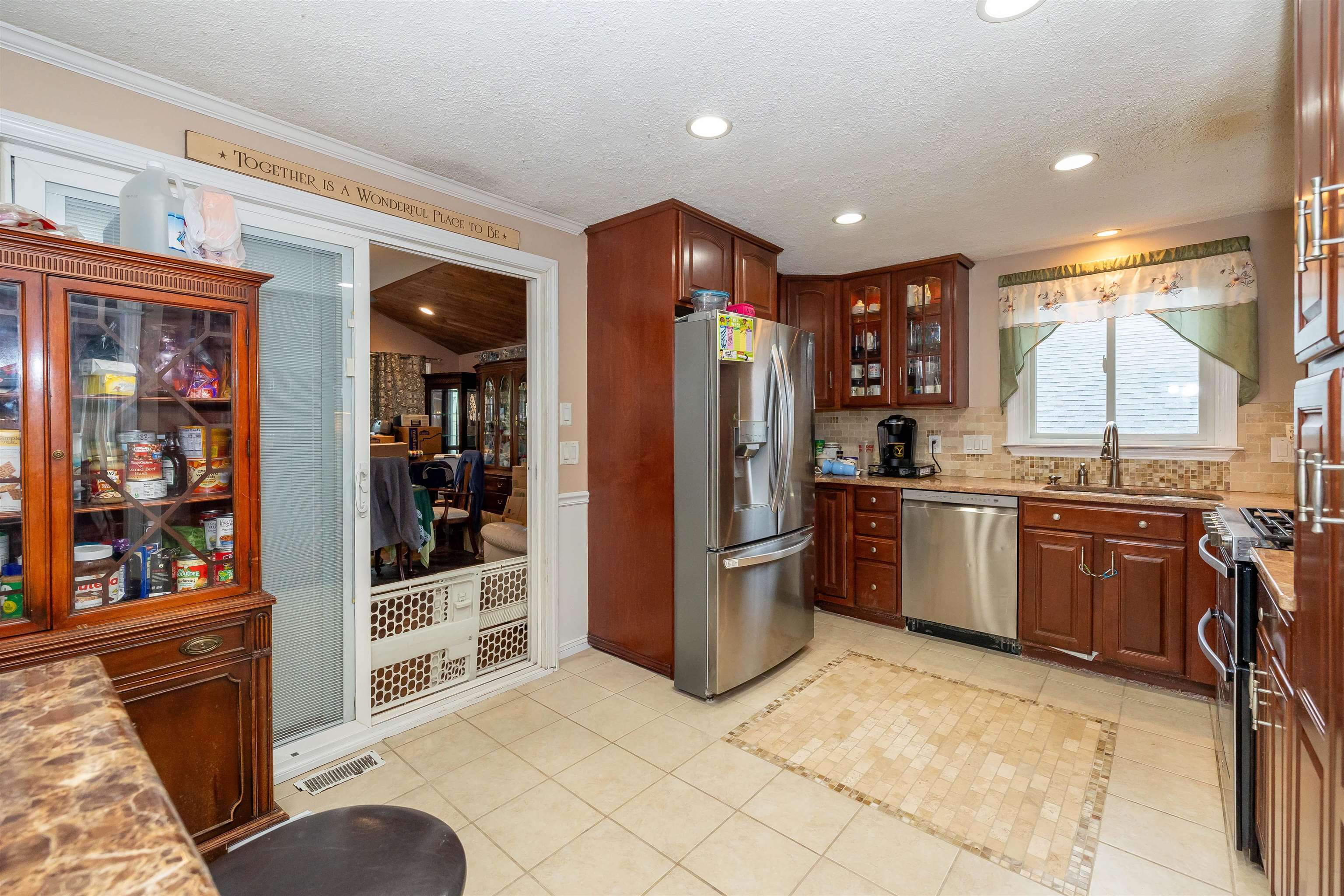 25 Pelham Street Nashua, NH 03063 - Photo 12 of 35
