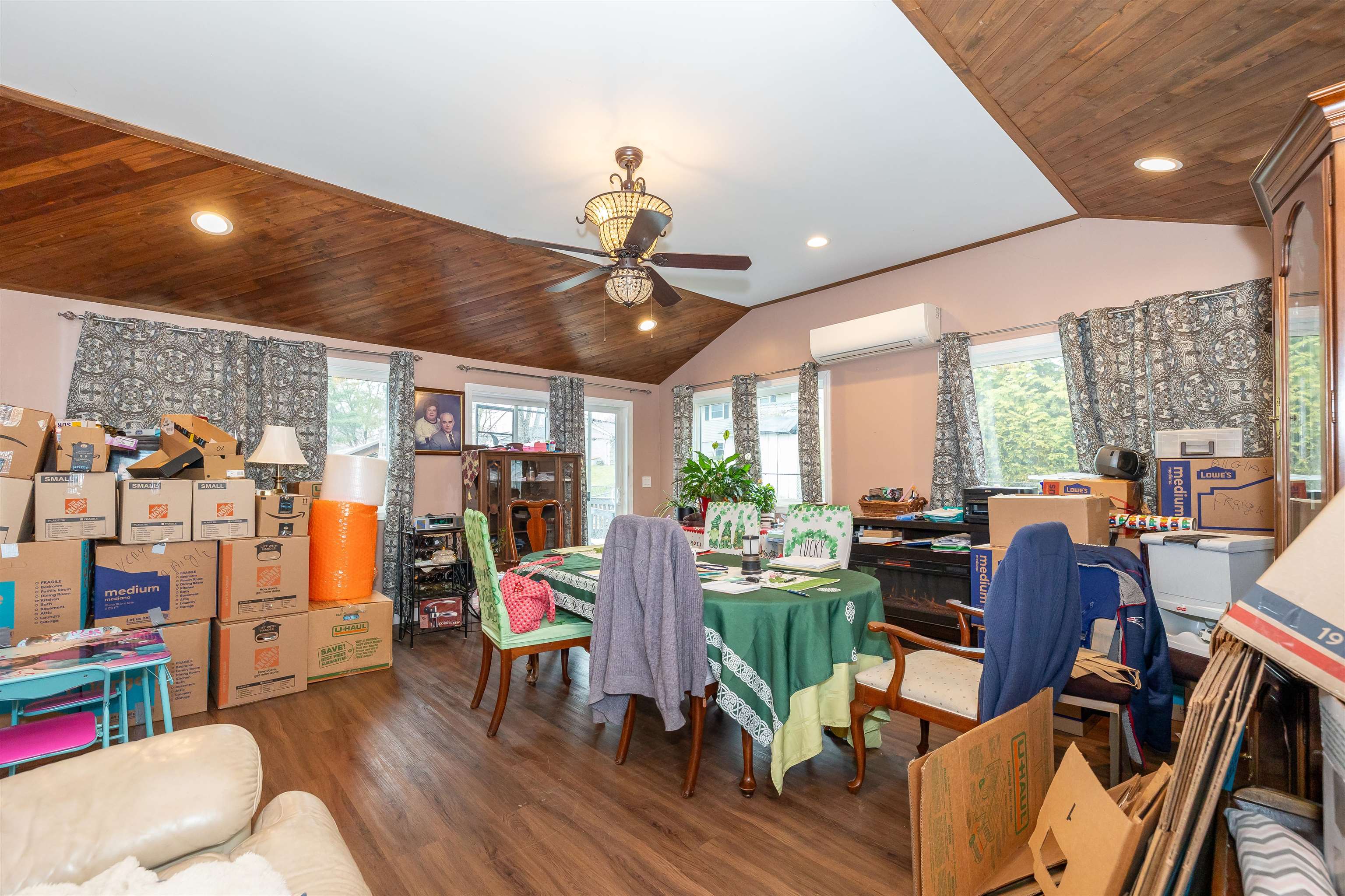 25 Pelham Street Nashua, NH 03063 - Photo 15 of 35