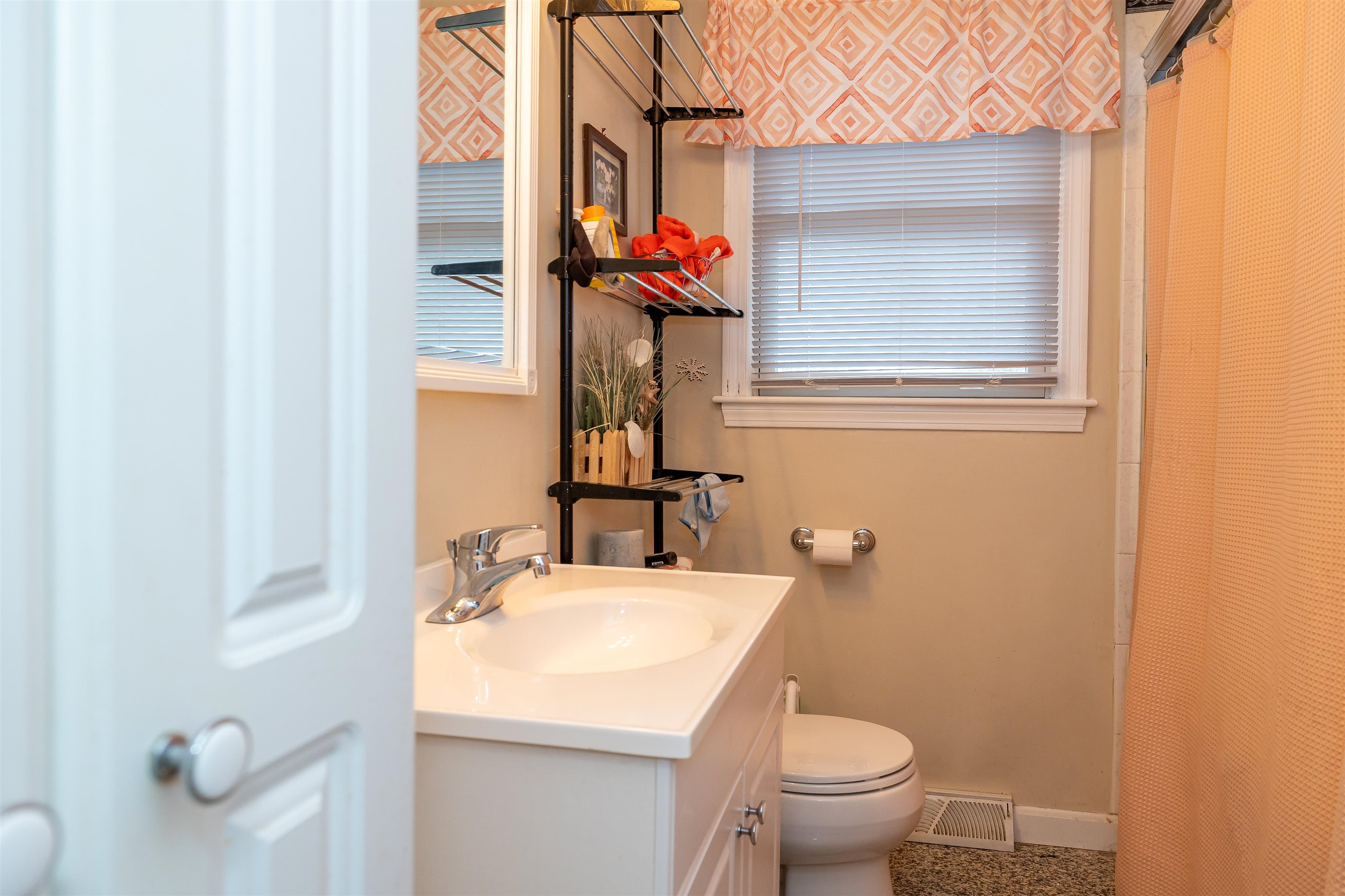 25 Pelham Street Nashua, NH 03063 - Photo 23 of 35