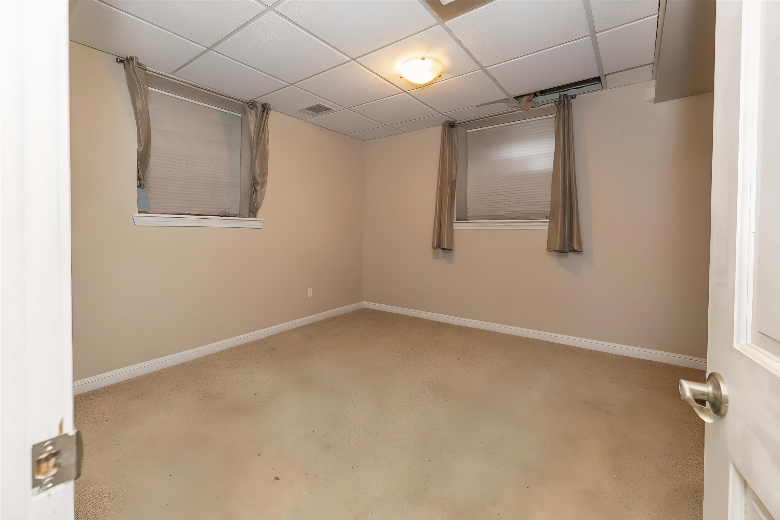 25 Pelham Street Nashua, NH 03063 - Photo 27 of 35