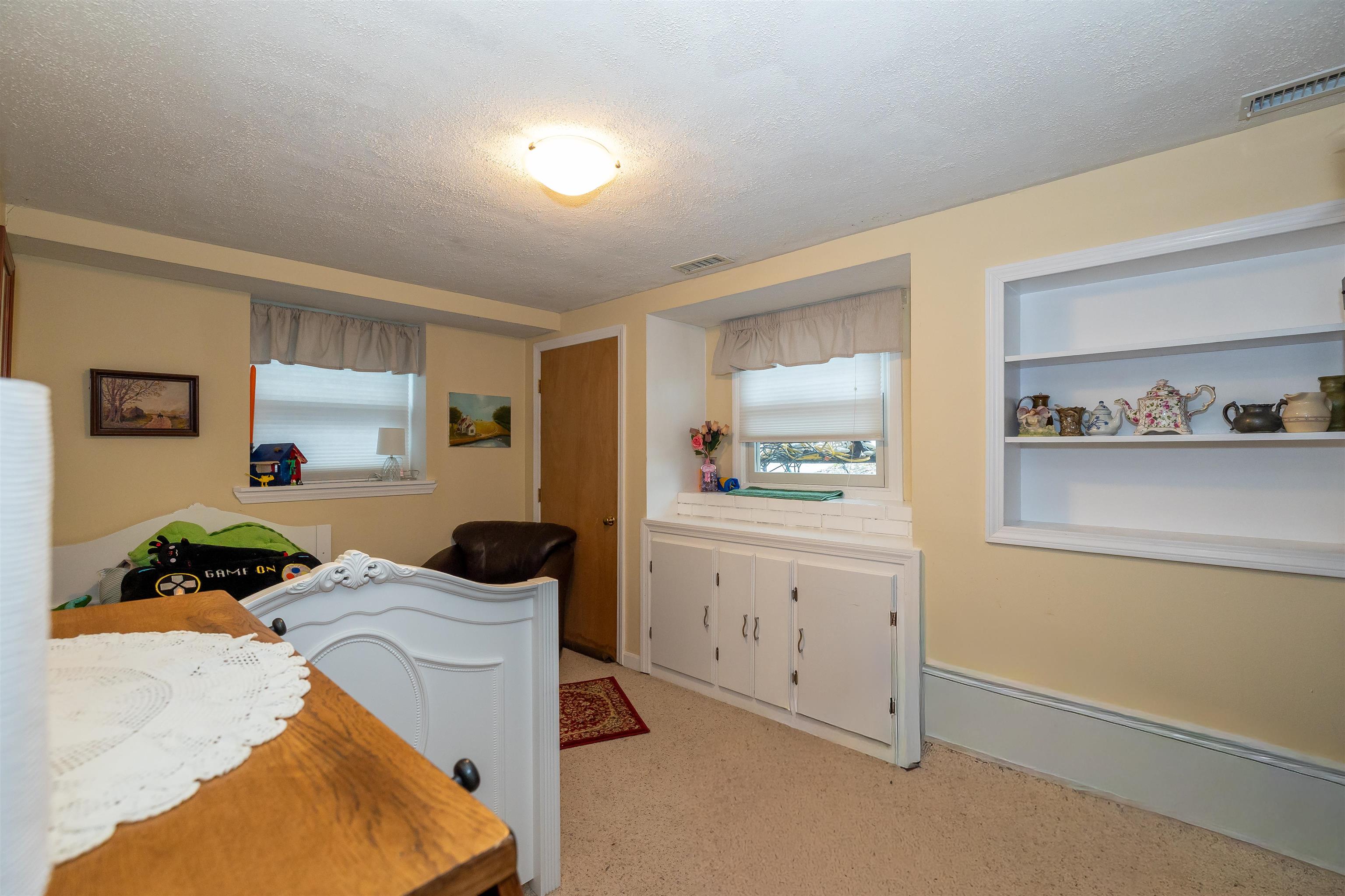 25 Pelham Street Nashua, NH 03063 - Photo 28 of 35