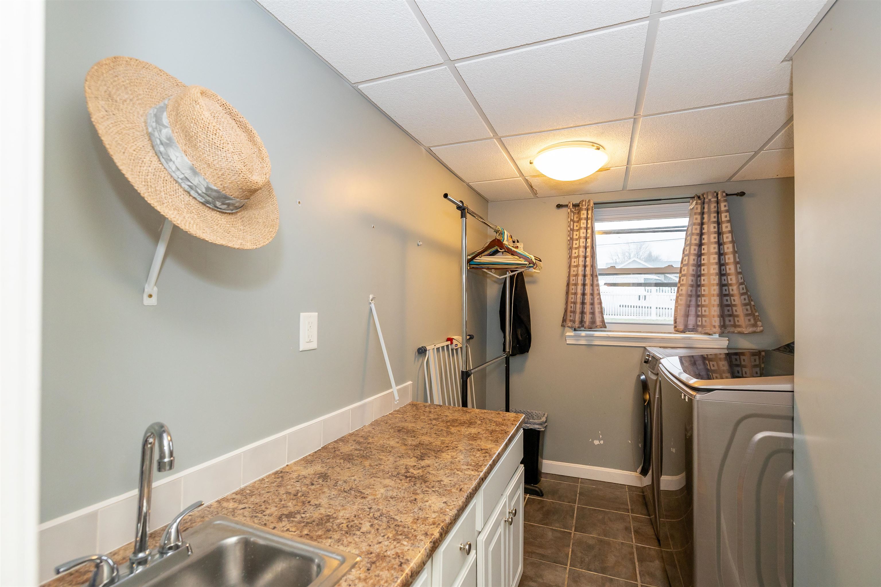 25 Pelham Street Nashua, NH 03063 - Photo 31 of 35