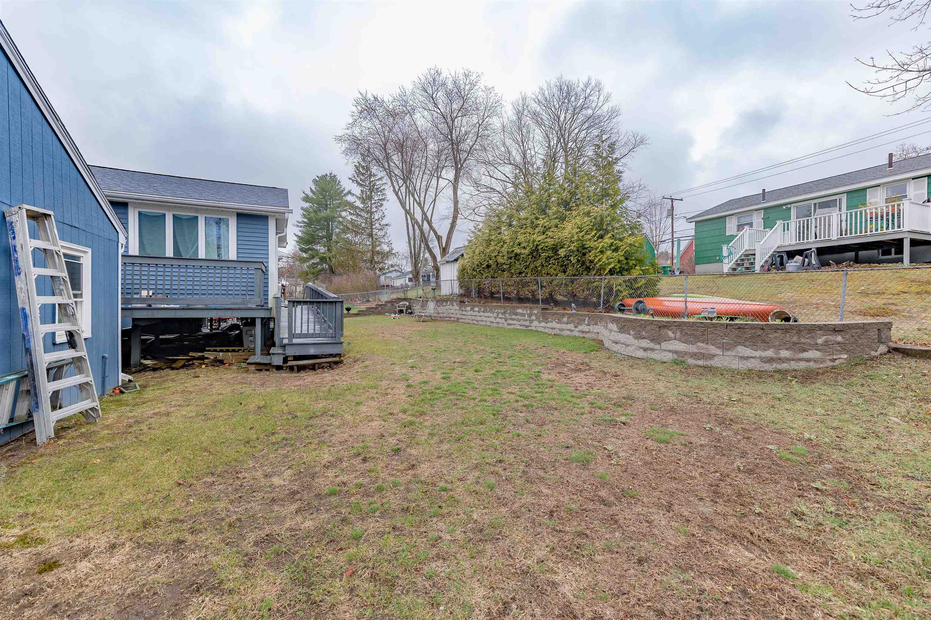 25 Pelham Street Nashua, NH 03063 - Photo 33 of 35