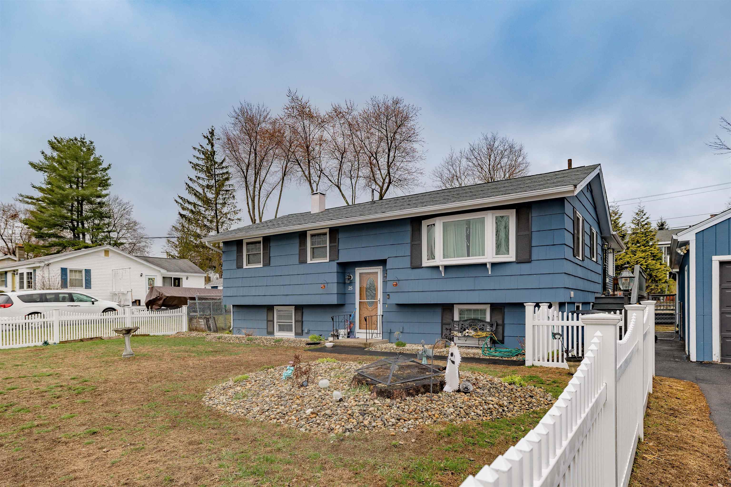 25 Pelham Street Nashua, NH 03063 - Photo 4 of 35