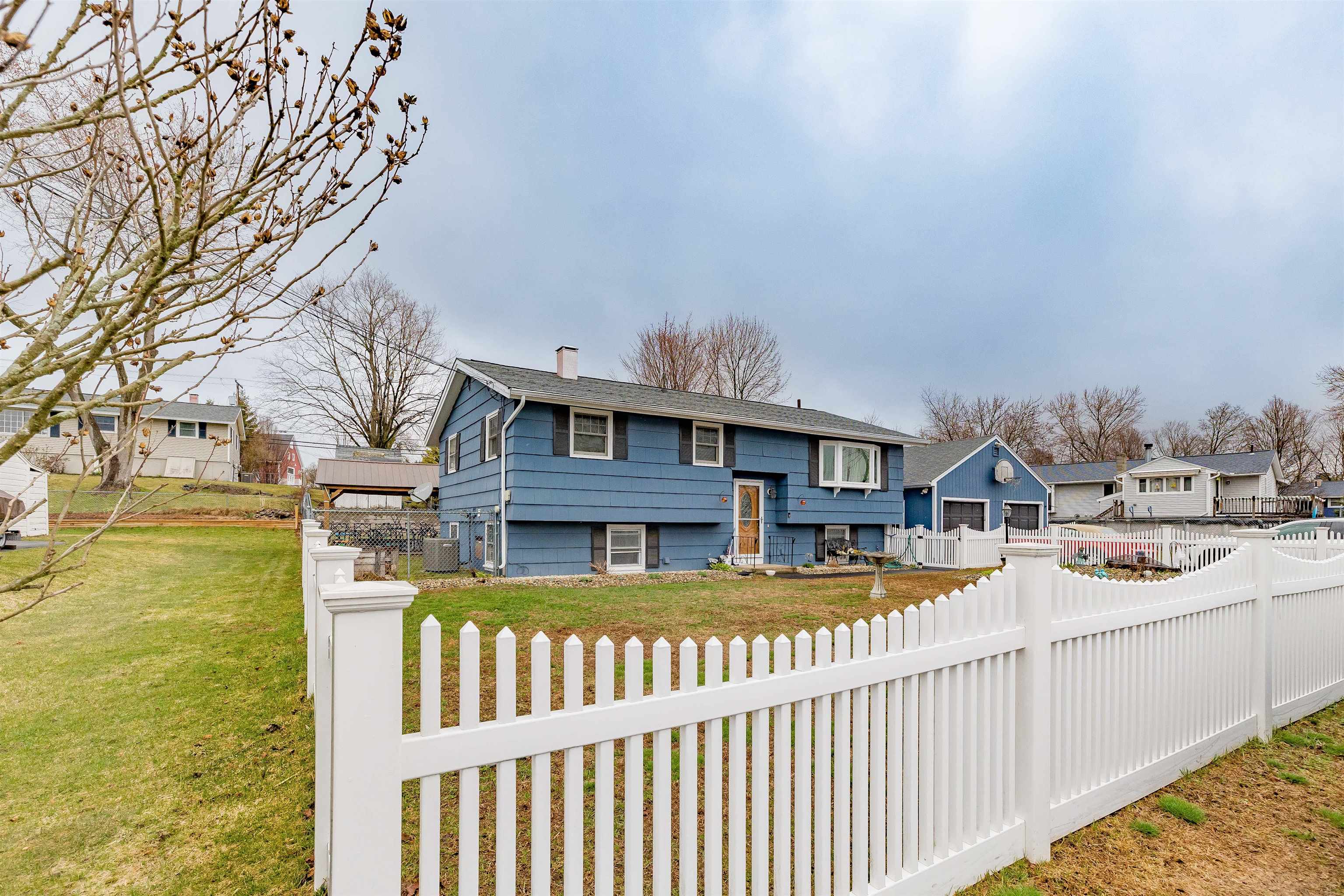 25 Pelham Street Nashua, NH 03063 - Photo 6 of 35