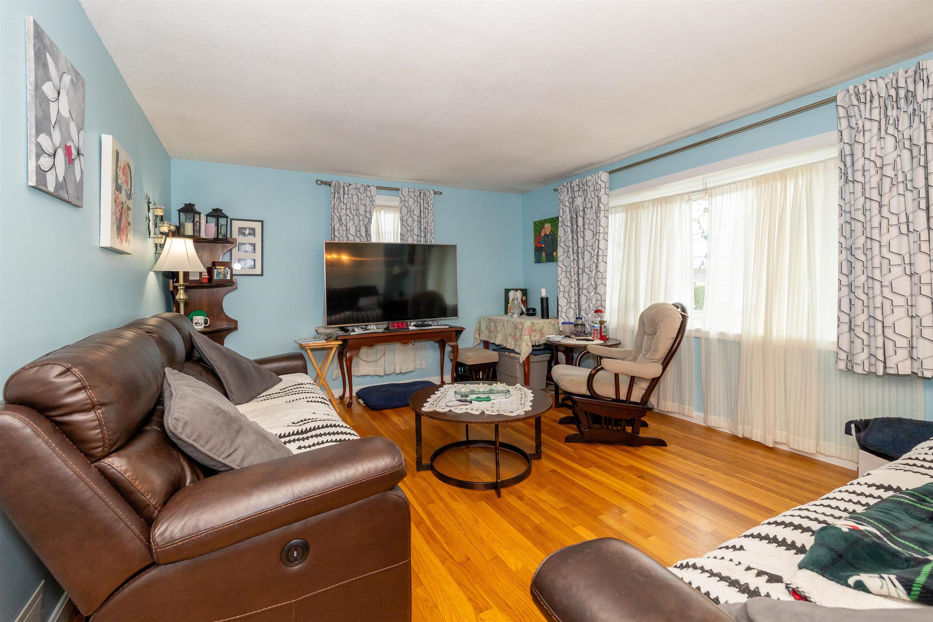 25 Pelham Street Nashua, NH 03063 - Photo 9 of 35