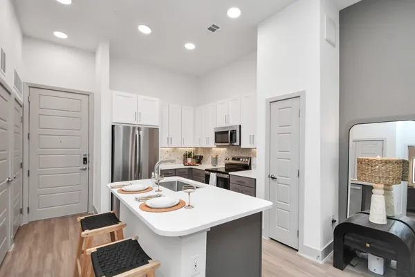$1,895 | 1617 Enid Street, Unit 318, Houston, TX 77009