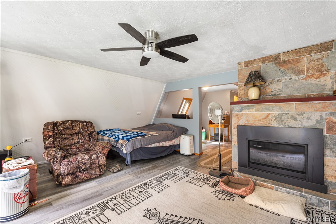 2834 Pee Dee Road, Unit 4 Wethersfield, NY 14024 - Photo 37 of 41 Living Room Area - 2nd Floor