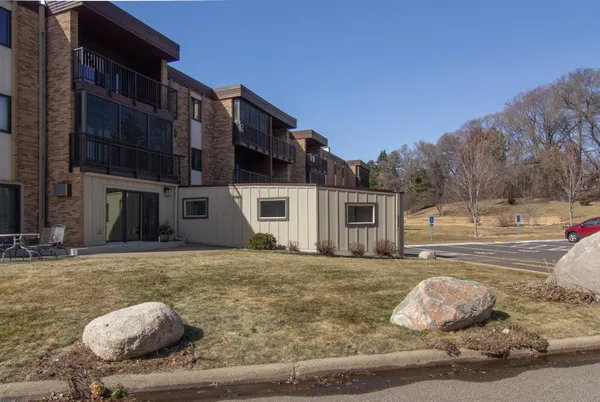 $149,900 | 2690 Oxford Street North, Unit 247, Roseville, MN 55113