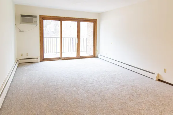 $149,900 | 2690 Oxford Street North, Unit 247, Roseville, MN 55113