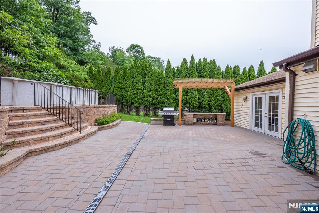 12 Rene Court Wayne, NJ 07470 - Photo 29 of 33