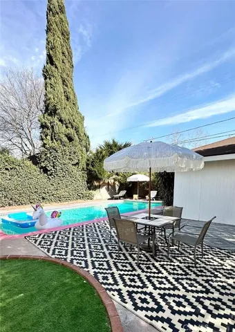 a chair and table sitting in backyard of the house