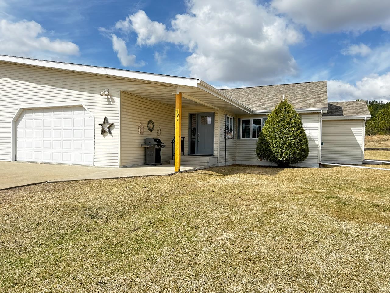 197 Jefferson Street Buhl, MN 55713 - Photo 26 of 31 View of front of house with a garage, a front lawn, a shingled roof, and concrete driveway