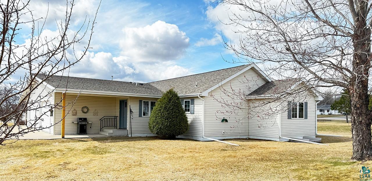 197 Jefferson Street Buhl, MN 55713 - Photo 27 of 31 Back of house featuring a yard and roof with shingles
