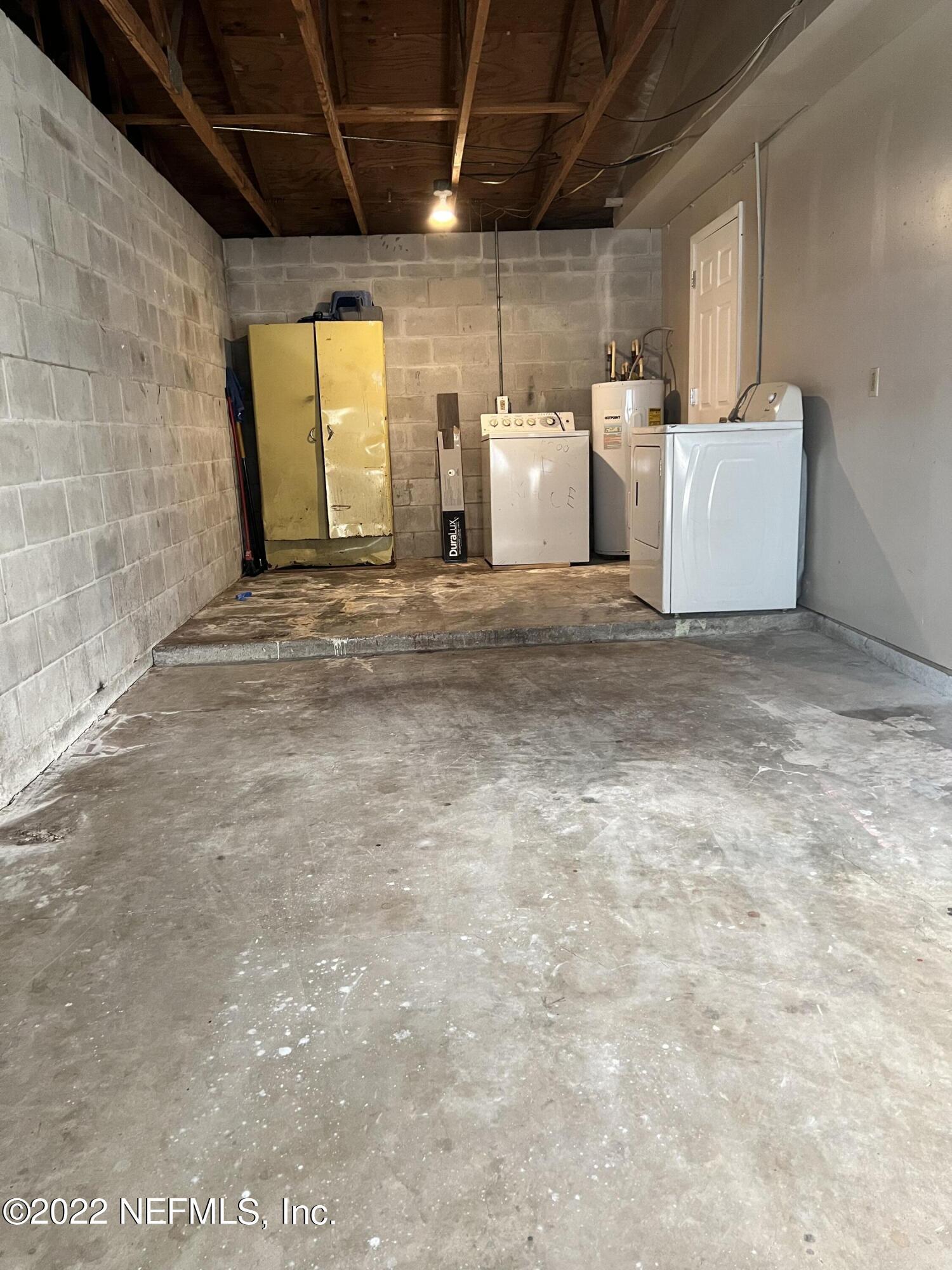 1349 Eagle Cove Road Jacksonville, FL 32218 - Photo 15 of 19 garage