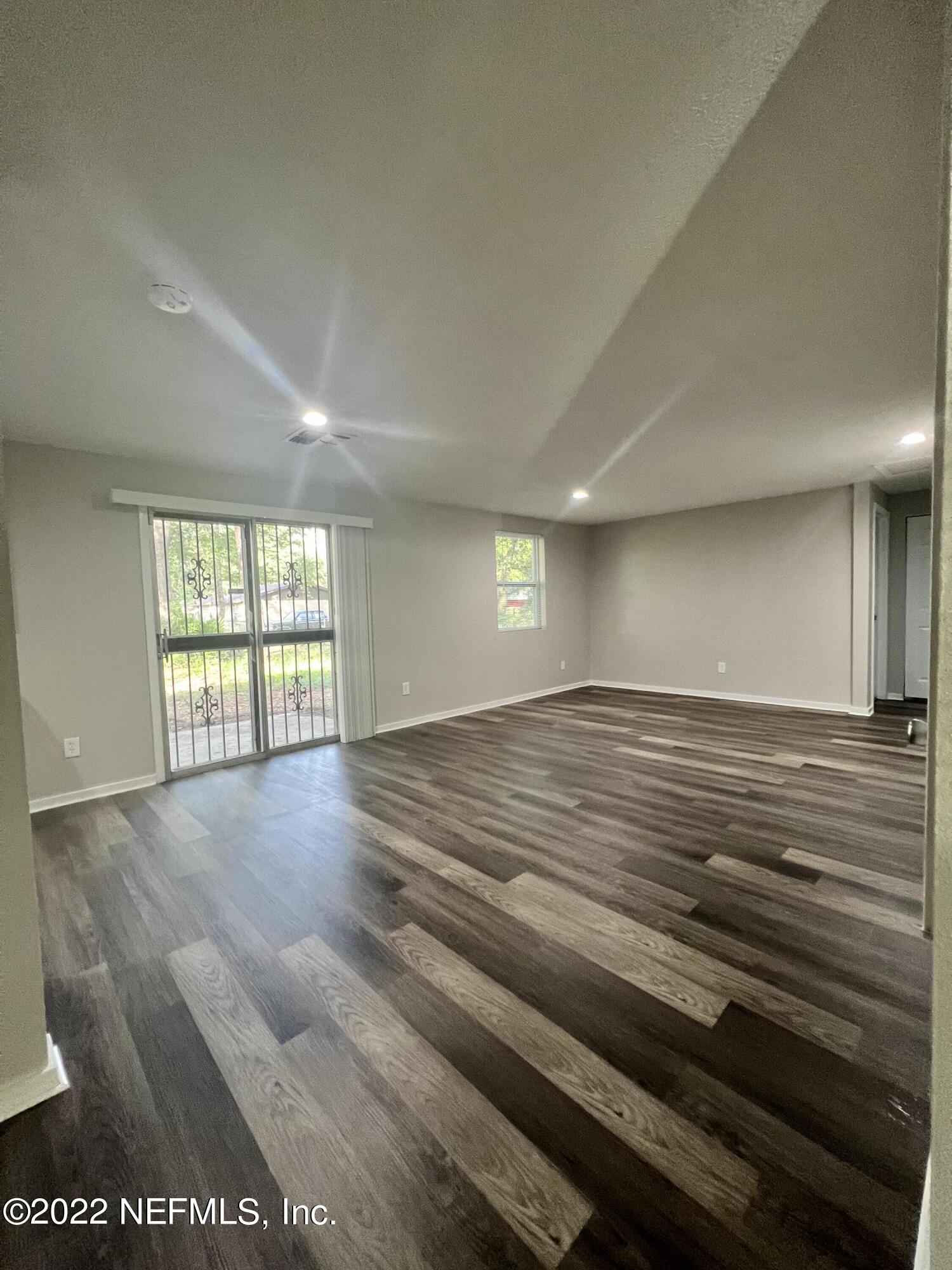 1349 Eagle Cove Road Jacksonville, FL 32218 - Photo 4 of 19 family room