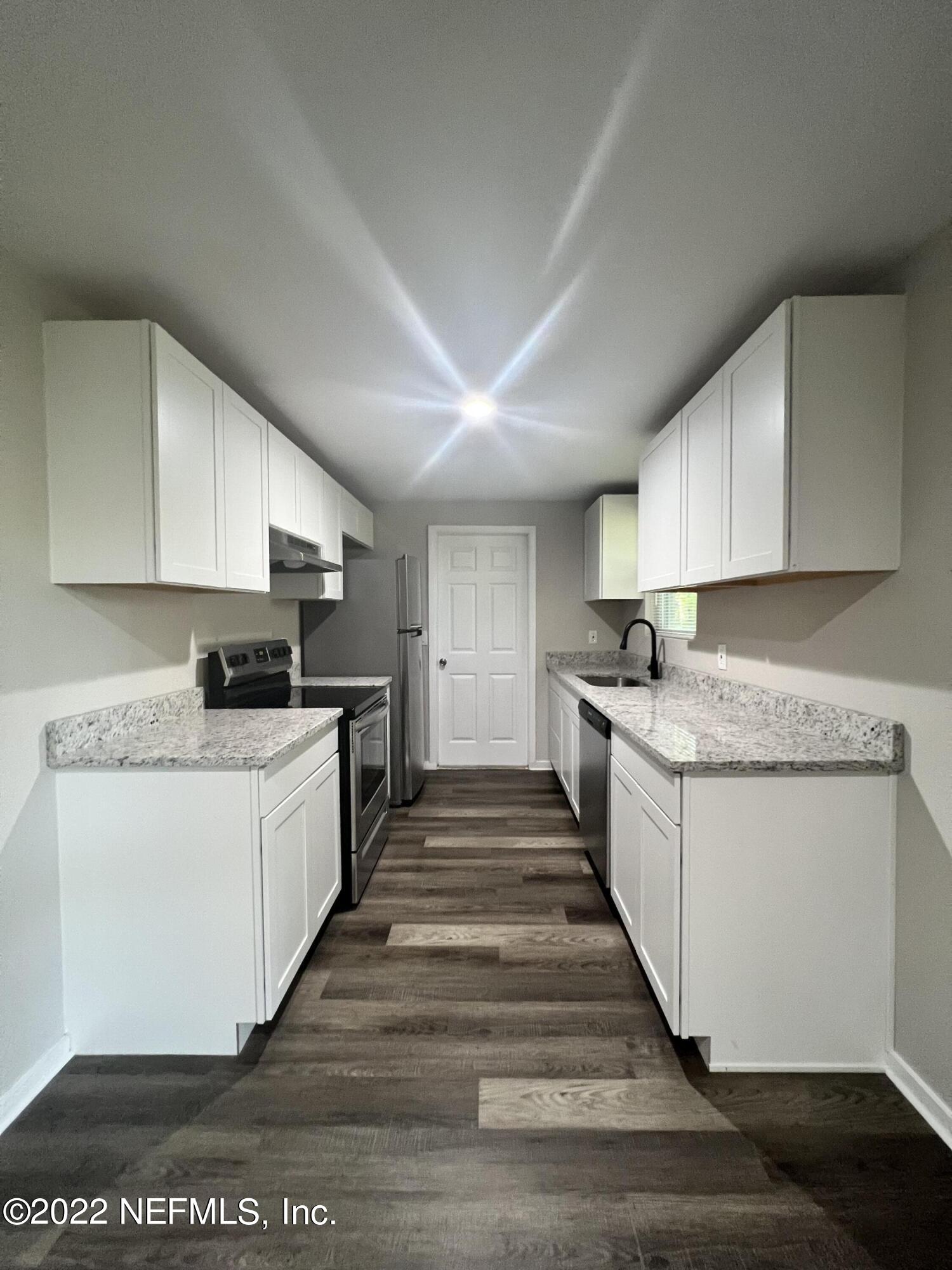 1349 Eagle Cove Road Jacksonville, FL 32218 - Photo 5 of 19 kitchen
