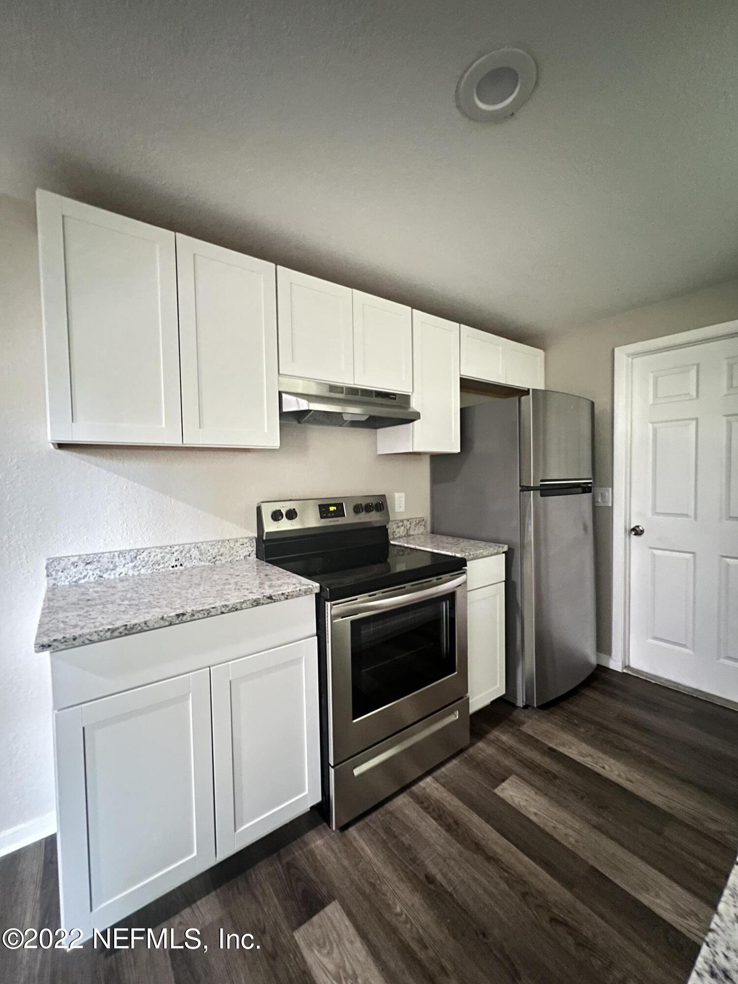 1349 Eagle Cove Road Jacksonville, FL 32218 - Photo 6 of 19 kitchen