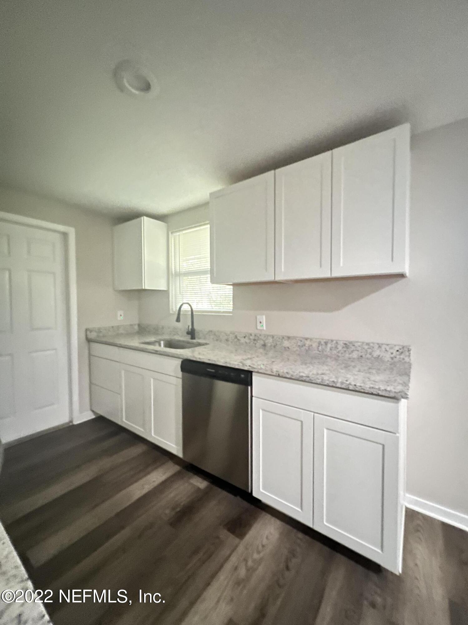 1349 Eagle Cove Road Jacksonville, FL 32218 - Photo 7 of 19 kitchen