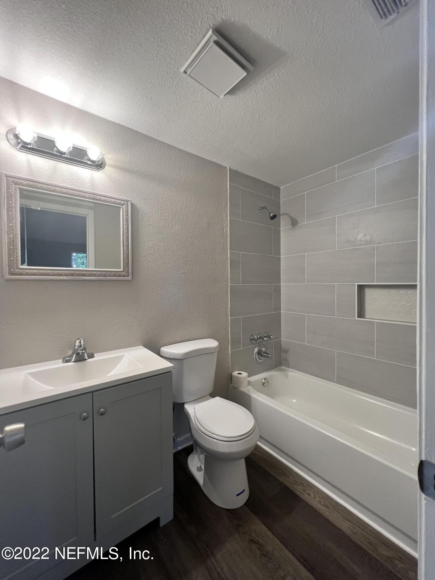 1349 Eagle Cove Road Jacksonville, FL 32218 - Photo 10 of 19 bathroom