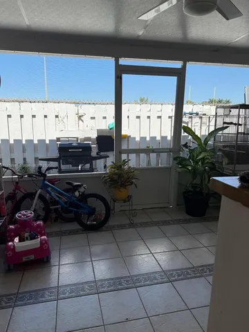 a view of entryway with furniture