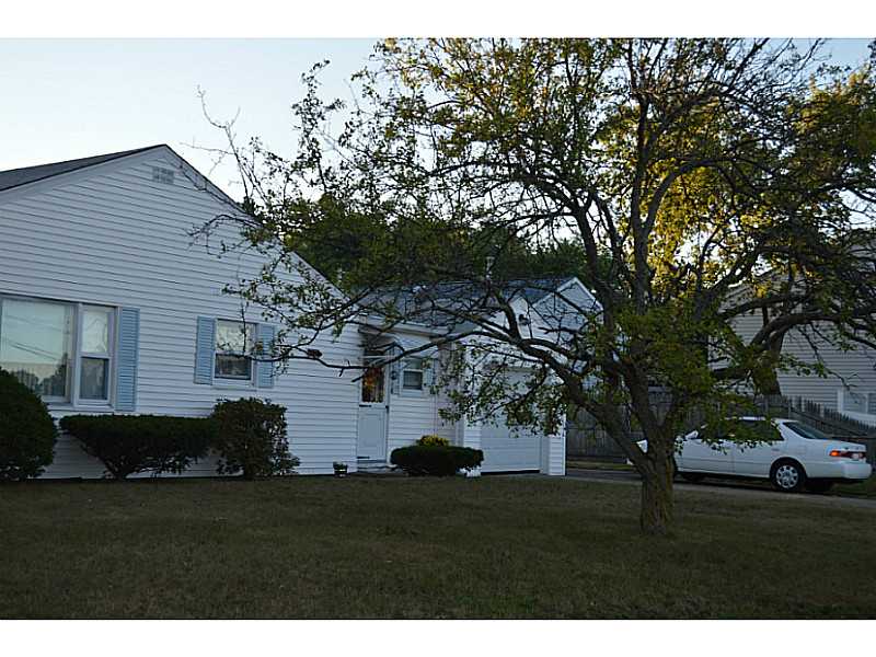 122 Belmont Road Cranston, RI 02910 - Photo 3 of 20 Exterior Front. Exterior side