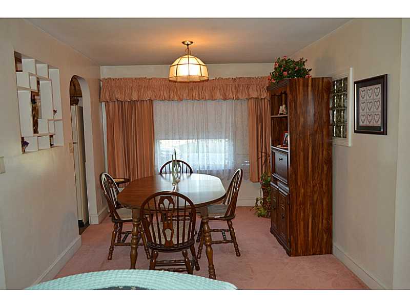 122 Belmont Road Cranston, RI 02910 - Photo 7 of 20 Dining Room.