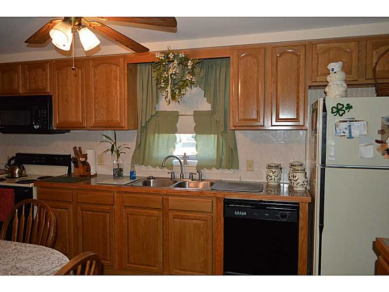 122 Belmont Road Cranston, RI 02910 - Photo 8 of 20 Kitchen.