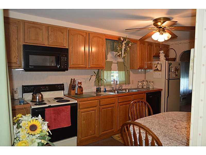 122 Belmont Road Cranston, RI 02910 - Photo 9 of 20 Kitchen.