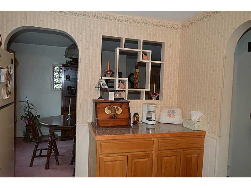 122 Belmont Road Cranston, RI 02910 - Photo 10 of 20 Kitchen.