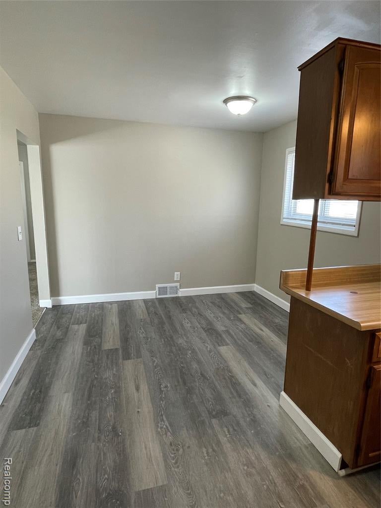 1173 Featherstone Road Pontiac, MI 48342 - Photo 8 of 23 Gallery Image 8