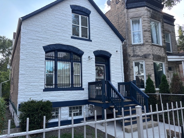 2825 West Lexington Street Chicago, IL 60612 - Photo 1 of 41 a front view of a house with glass windows