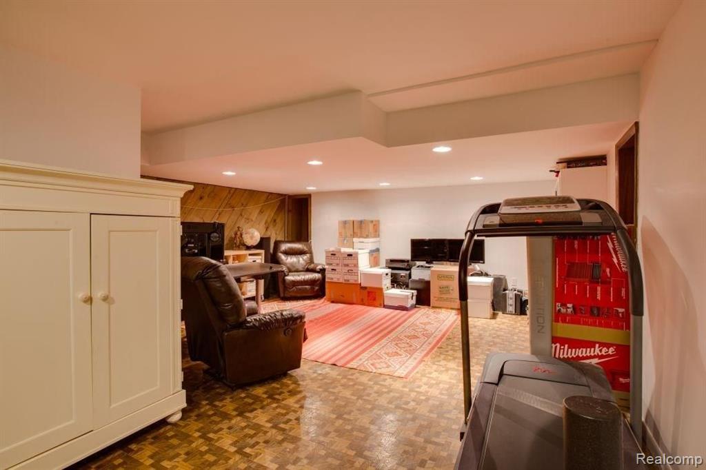 1402 Crescent Lane, Unit 330 Rochester Hills, MI 48306 - Photo 24 of 32