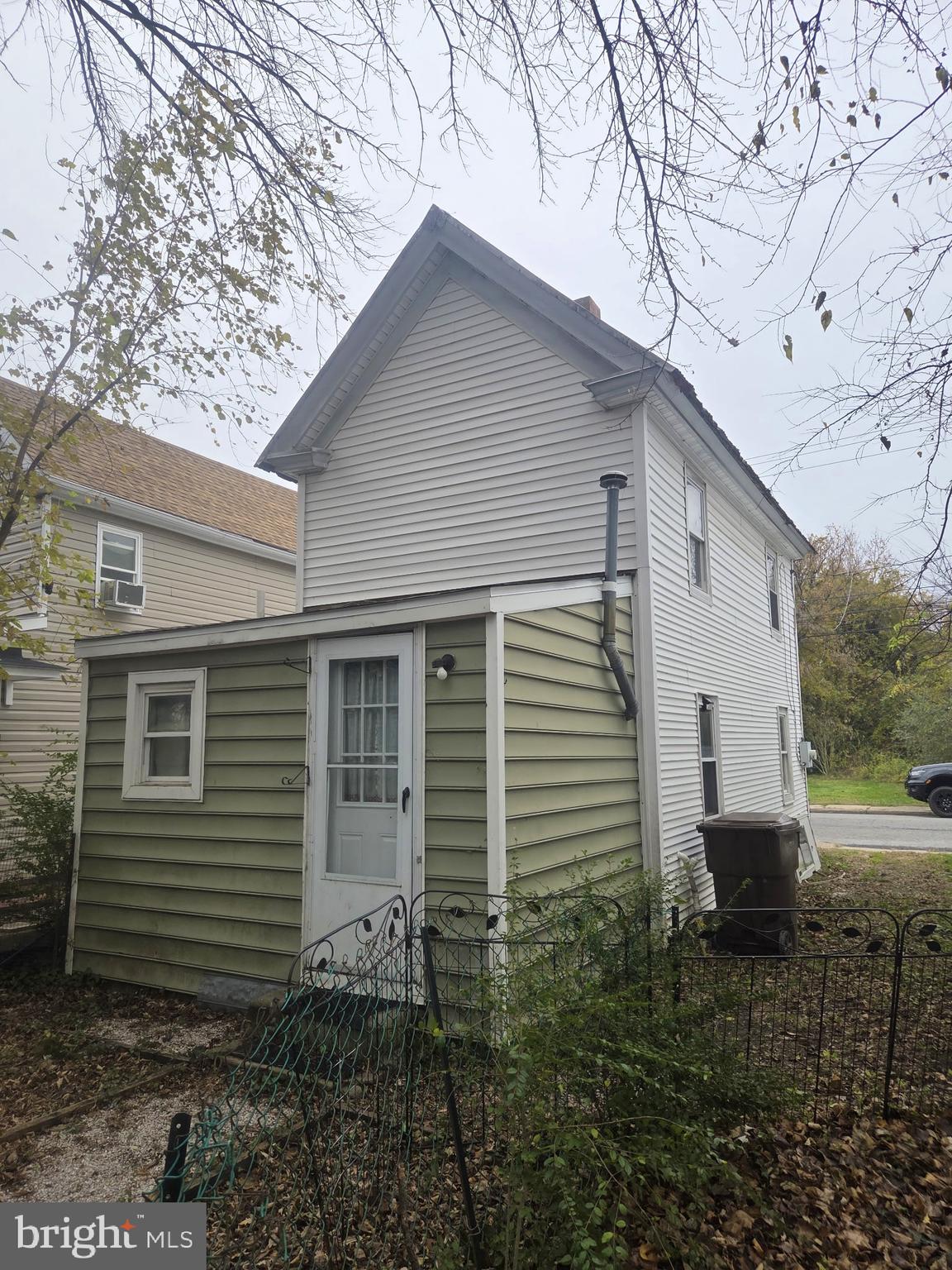 909 Pine Street Cambridge, MD 21613 - Photo 2 of 19 a view of house with backyard space and garden