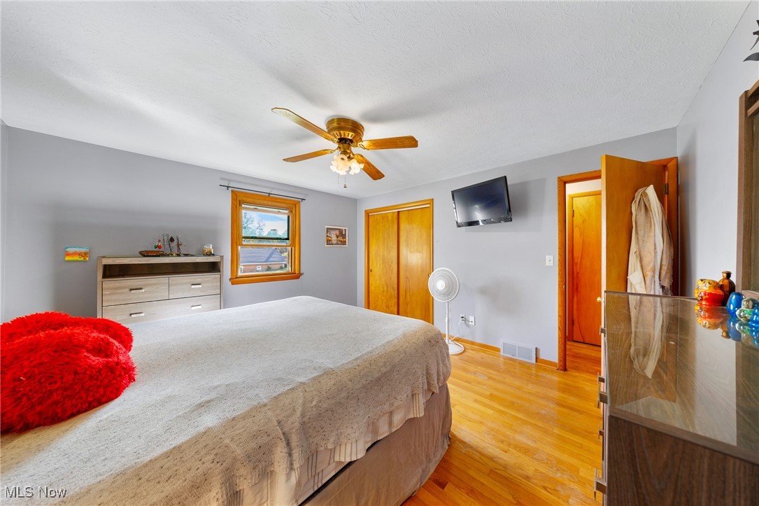 8352 State Road North Royalton, OH 44133 - Photo 20 of 50 Bedroom featuring ceiling fan, a textured ceiling, and light hardwood / wood-style floors
