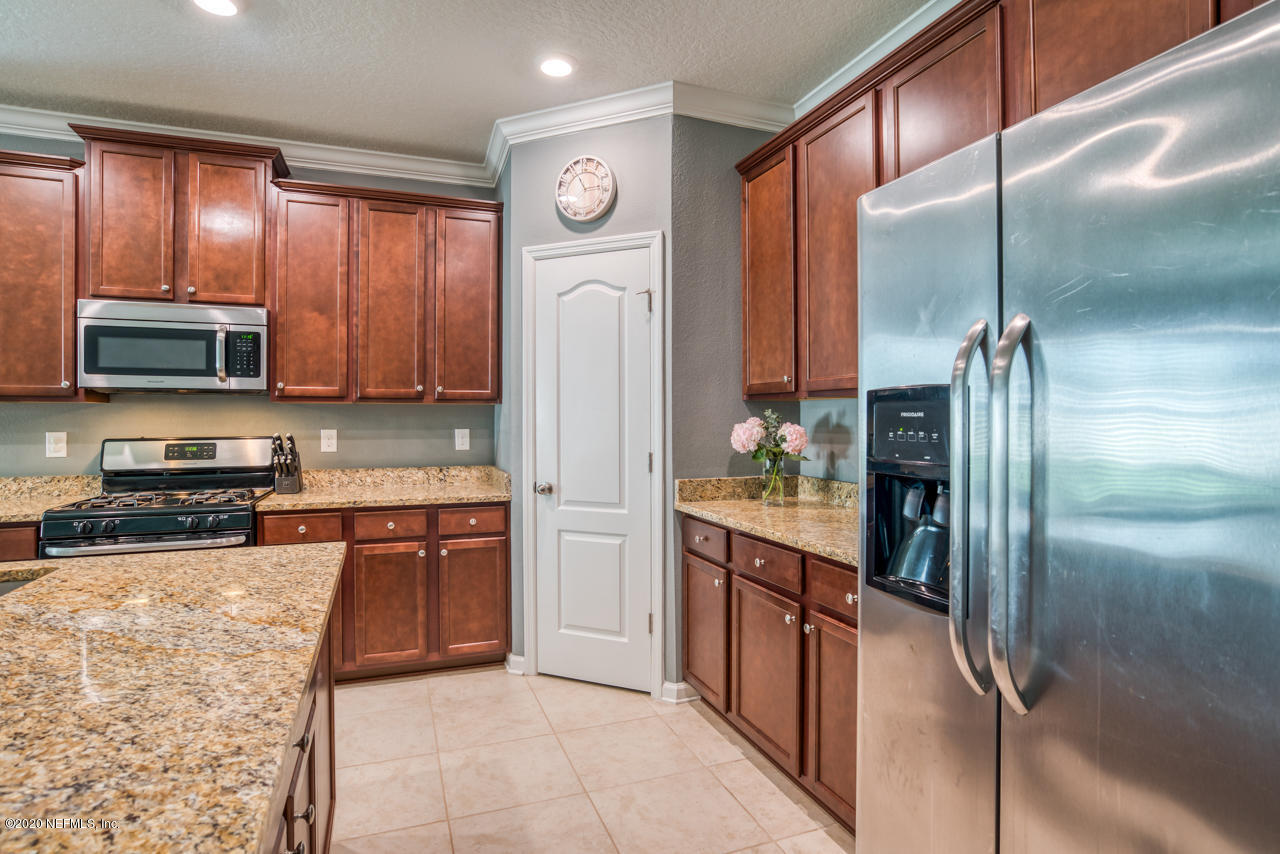 Walk in pantry