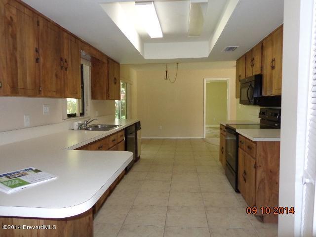 2706 Fox Trail Court Cocoa, FL 32926 - Photo 2 of 12 Kitchen
