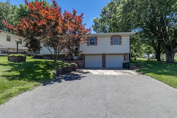 $289,900 | 2914 Cronkite Street, St. Joseph, MO 64506