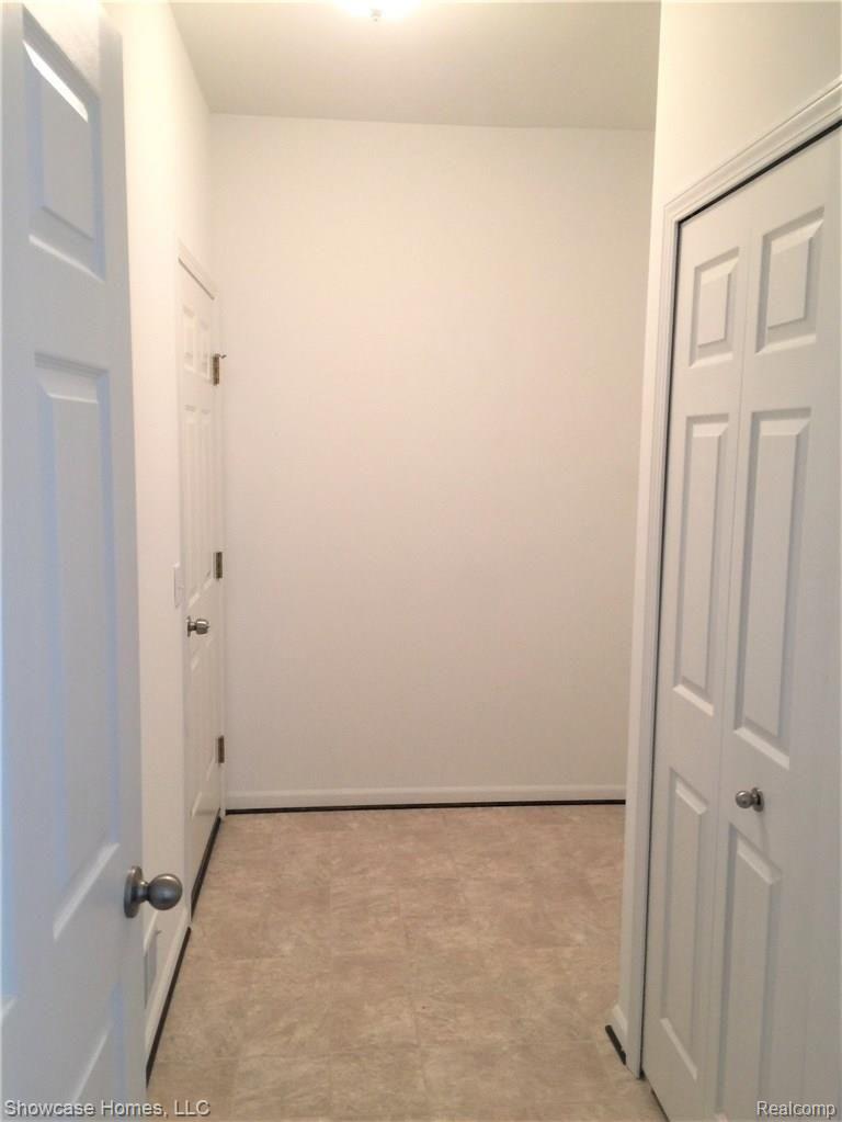820 Golf Ridge Circle Dundee, MI 48131 - Photo 15 of 24 018c955db410d0bf54167ea8bf377ce2f81d221201 (2).jpg